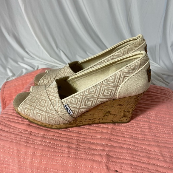 Tom’s open toe wedge, cork heel, size 8 - Picture 3 of 10